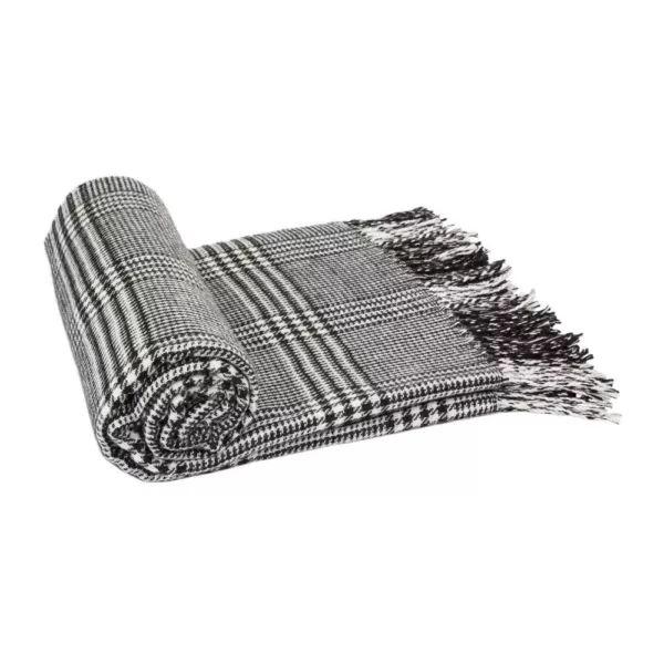 Glitzhome 60 in. L Acrylic Reversible Black/White Plaid Woven Throw