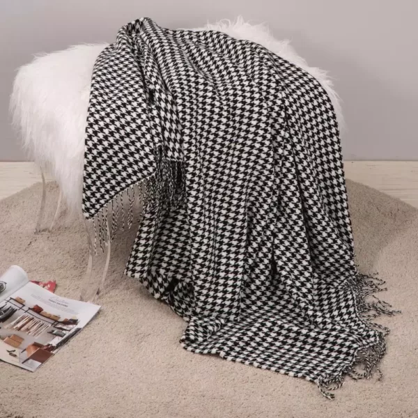 Glitzhome 60 in. L Acrylic Black/White Houndstooth Woven Throw