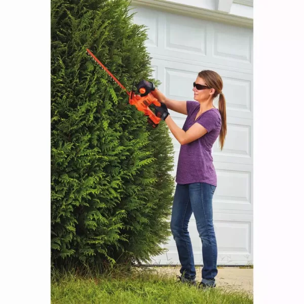 BLACK+DECKER 18 in. 20V MAX Lithium-Ion Cordless Hedge Trimmer with (1) 1.5Ah Battery & Charger Included