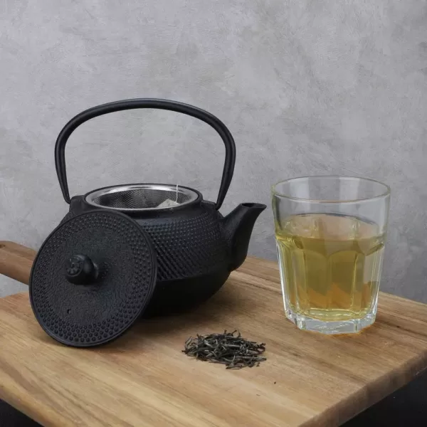 Mind Reader 3.3-Cup Black Japanese Style Cast Iron Tetsubin Tea Pot with Infuser