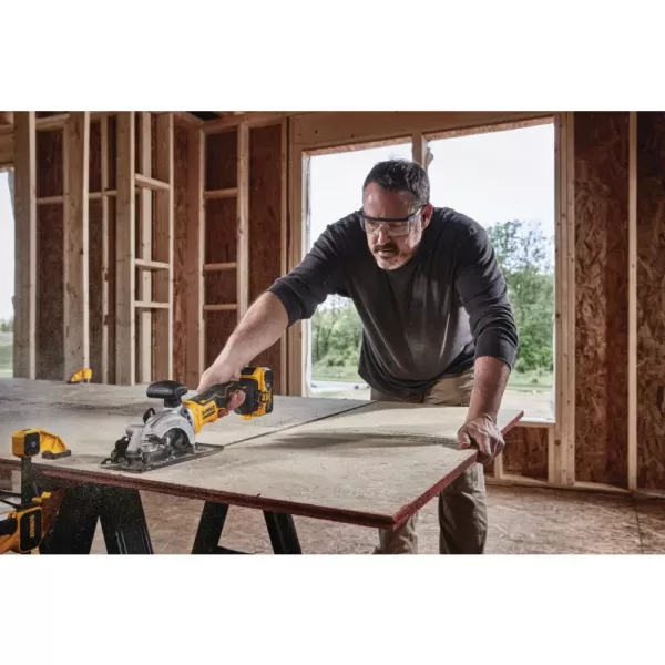 DEWALT ATOMIC 20-Volt MAX Cordless Brushless 4-1/2 in. Circular Saw with (1) 20-Volt Battery 5.0Ah & Charger