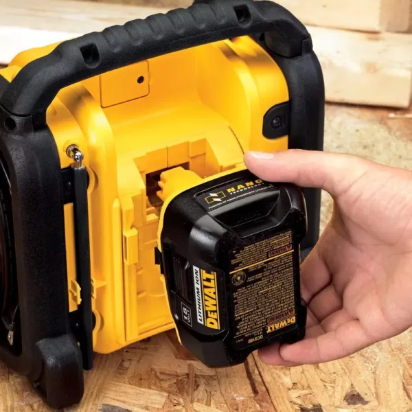 DEWALT 20-Volt MAX Compact Corded / Cordless Worksite Radio