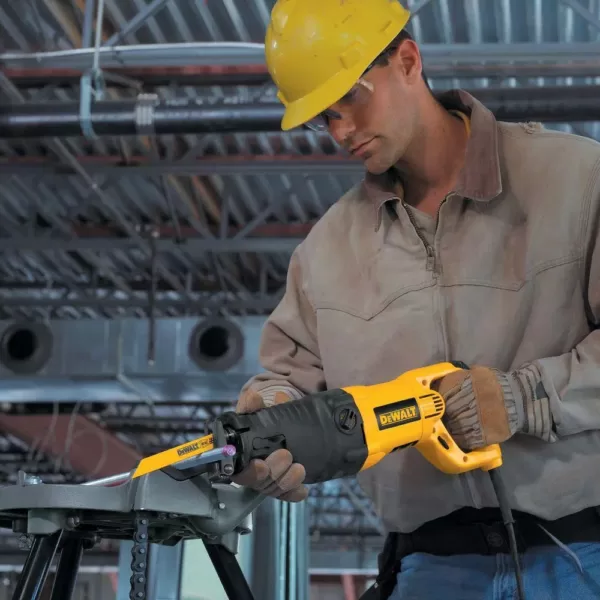 DEWALT 13 Amp Reciprocating Saw Kit