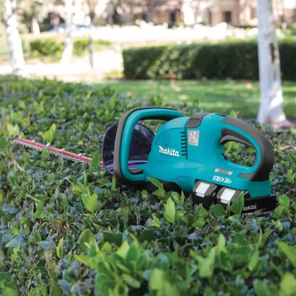 Makita 18-Volt X2 (36-Volt) LXT Lithium-Ion Cordless Hedge Trimmer Kit with Two 5.0 Ah Batteries and Charger