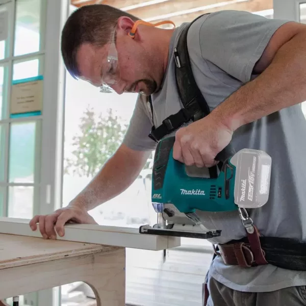 Makita 18-Volt LXT Brushless Compact Router, Jig Saw and 2 Gal. Dust Extractor/Vacuum with bonus 18-Volt LXT Starter Pack