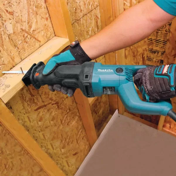 Makita 11 Amp Corded Variable Speed Reciprocating Saw With Wood Cutting Blade, Metal Cutting Blade and Hard Case, no lock-on