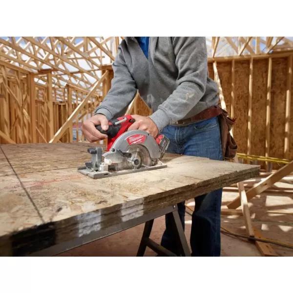 Milwaukee M18 FUEL 18-Volt Lithium-Ion Brushless Cordless 6-1/2 in. Circular Saw W/ M18 5.0 Ah Battery