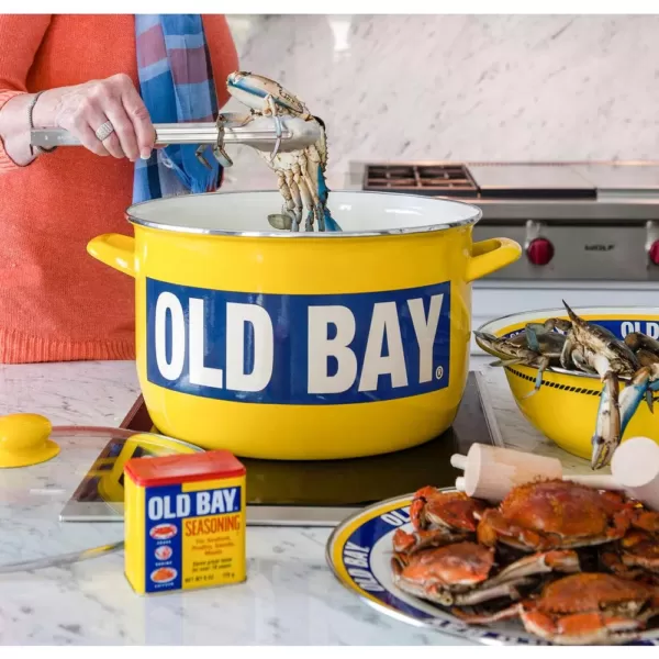 Golden Rabbit 20 in. Old Bay Enameled Steel Round Serving Tray