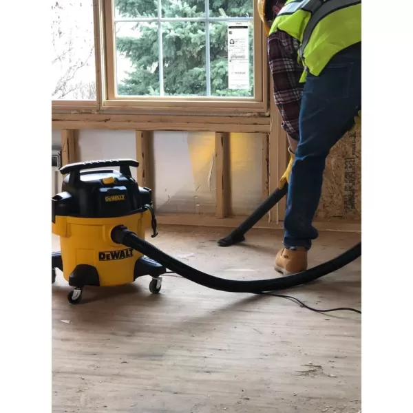 DEWALT 6 Gal. Poly Wet/Dry Vac